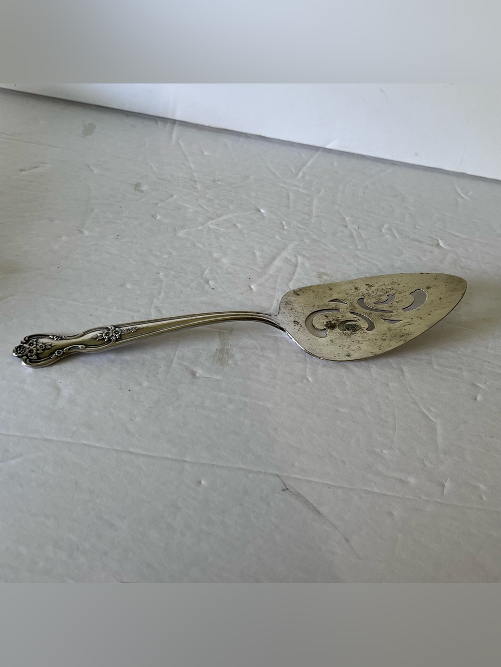 VTG Wm. Rogers Extra Plate Silverplate Pierced Pie Server Floral Motif